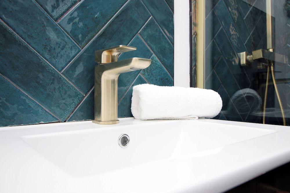 North Road New Luxe Flats with Parking Deluxe Apartment 11