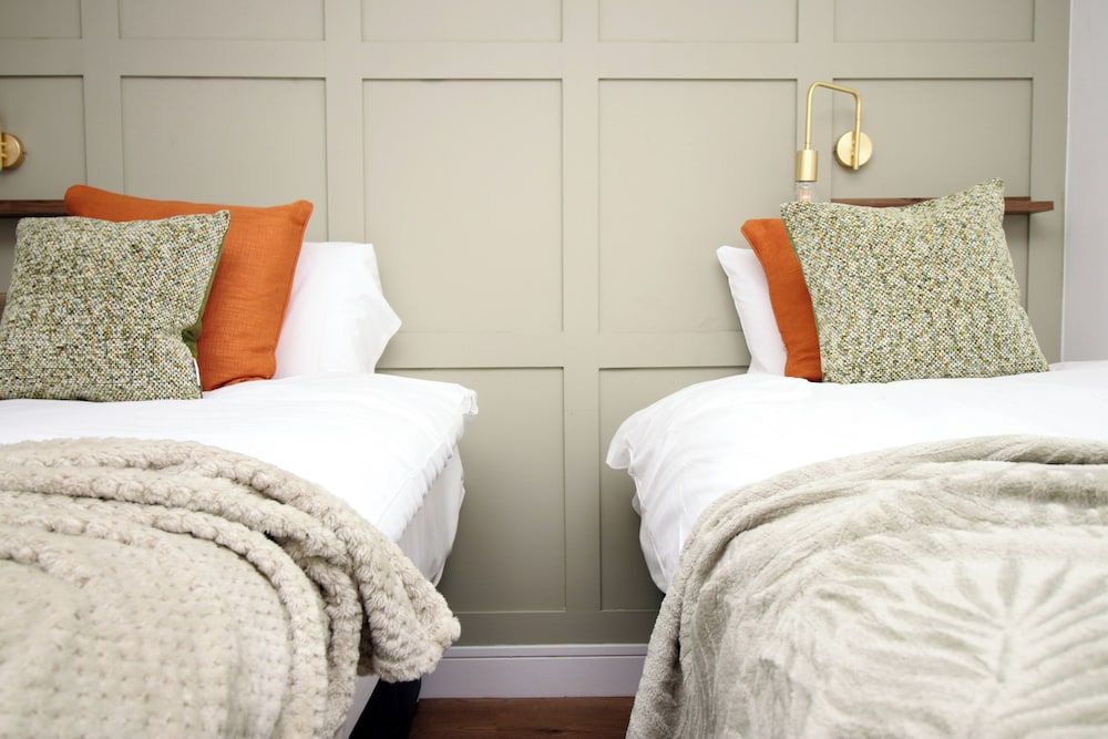 North Road New Luxe Flats with Parking Deluxe Apartment 2