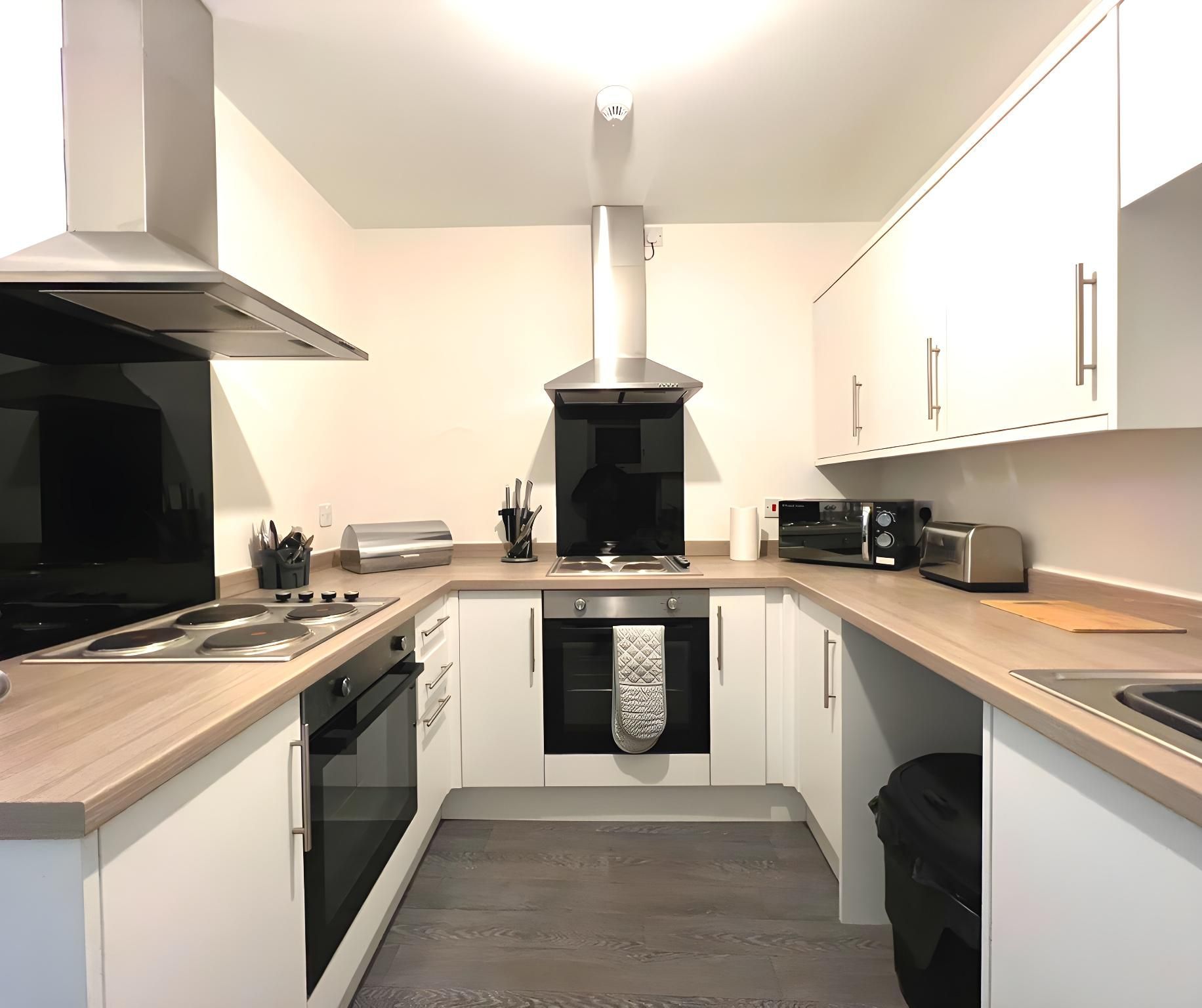 Chantry Suites by SA Stays double room-superior-ensuite with shower-garden view 3