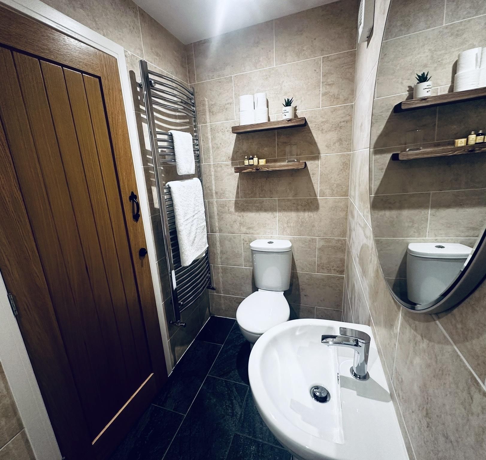 King-Ensuite with Shower-Superior-Courtyard view