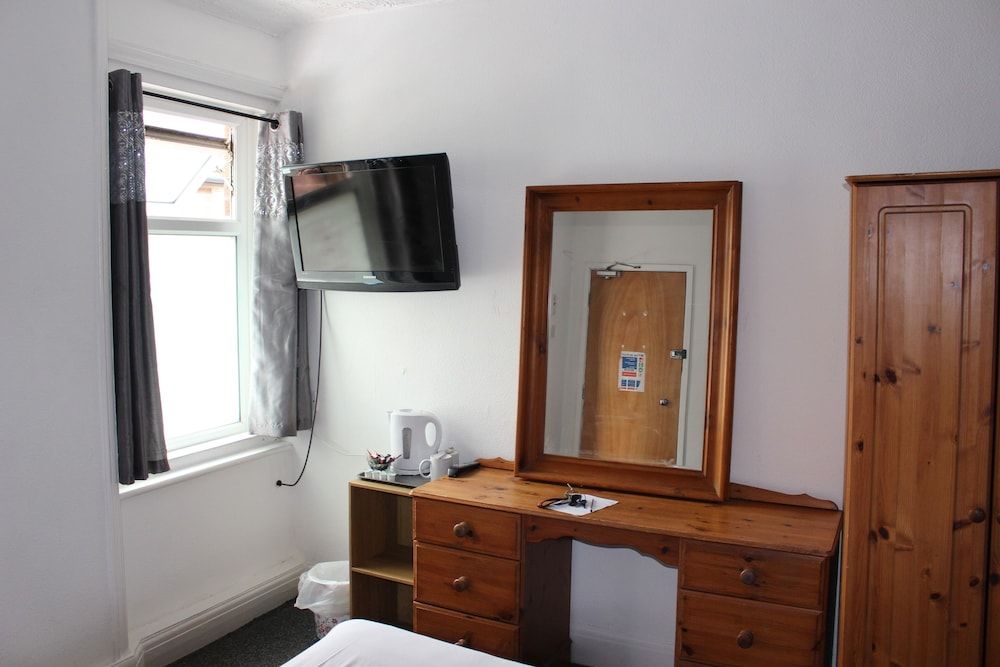 Henson Hotel Standard Double Room 16
