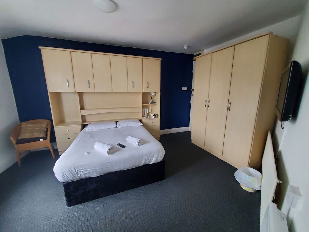 Henson Hotel Standard Double Room 4