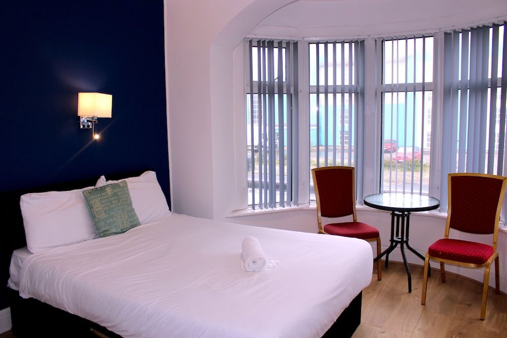 Henson Hotel Standard Double Room 8