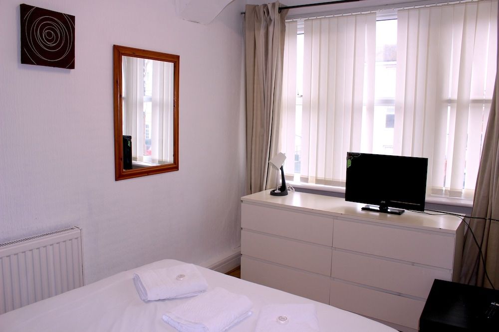 Henson Hotel Standard Double Room 17