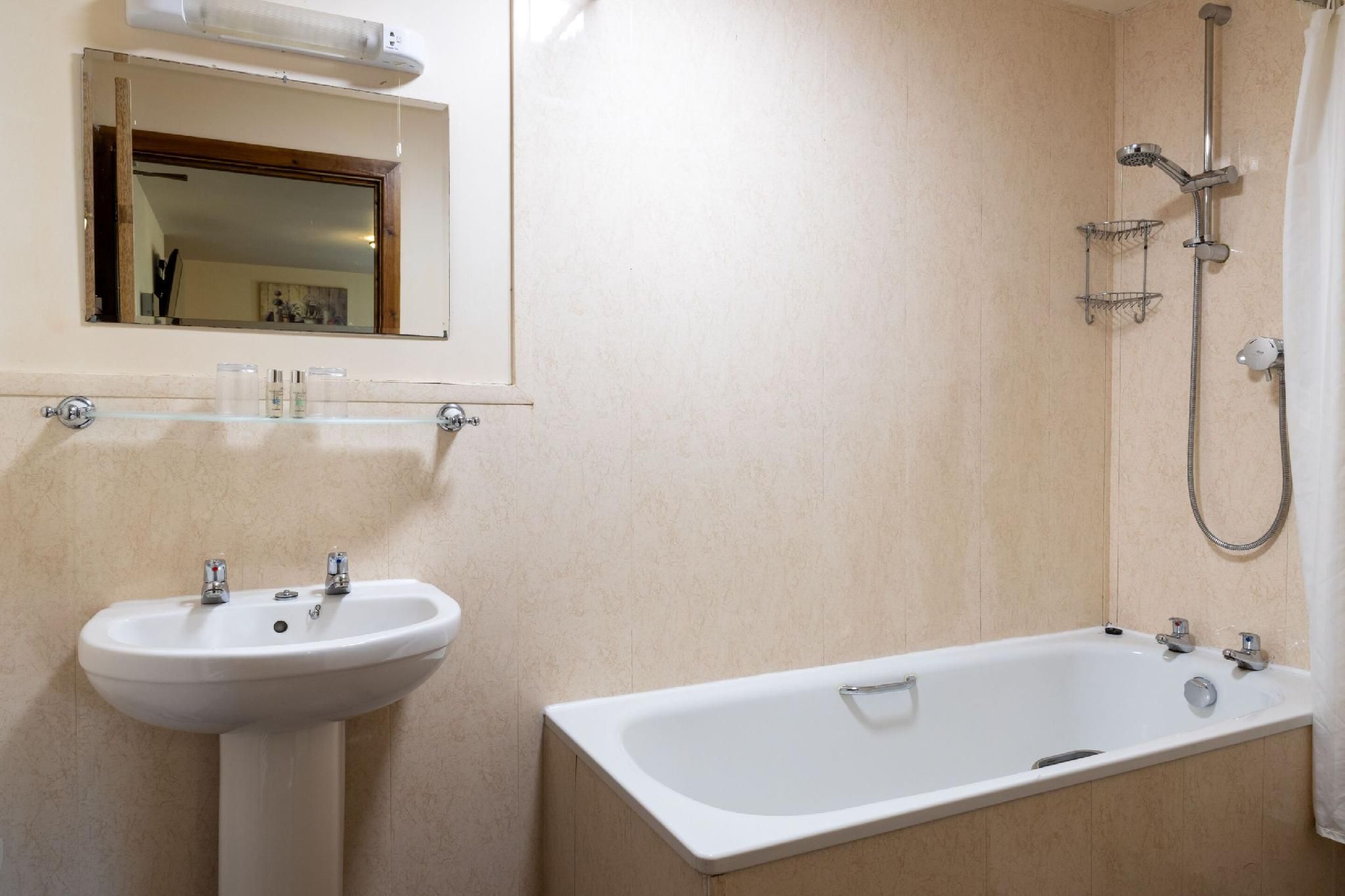 Twin room-Deluxe-Ensuite with Bath