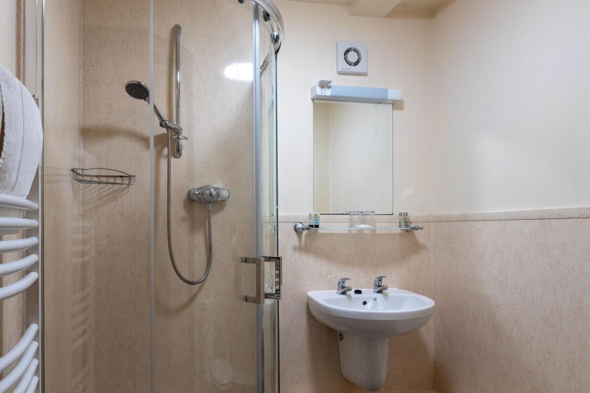 Twin Room with Shower