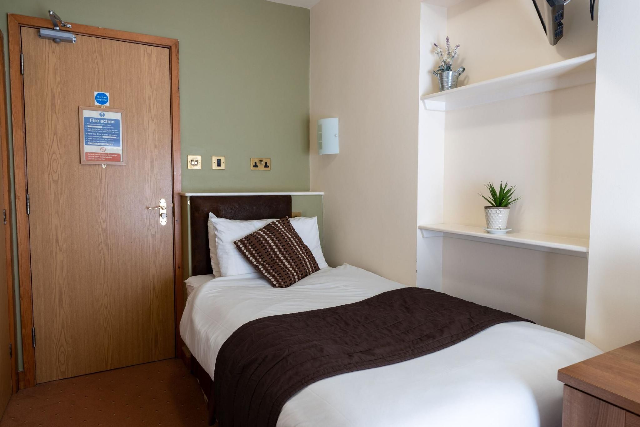 The Warehouse Single room-Standard-Ensuite with Shower 2