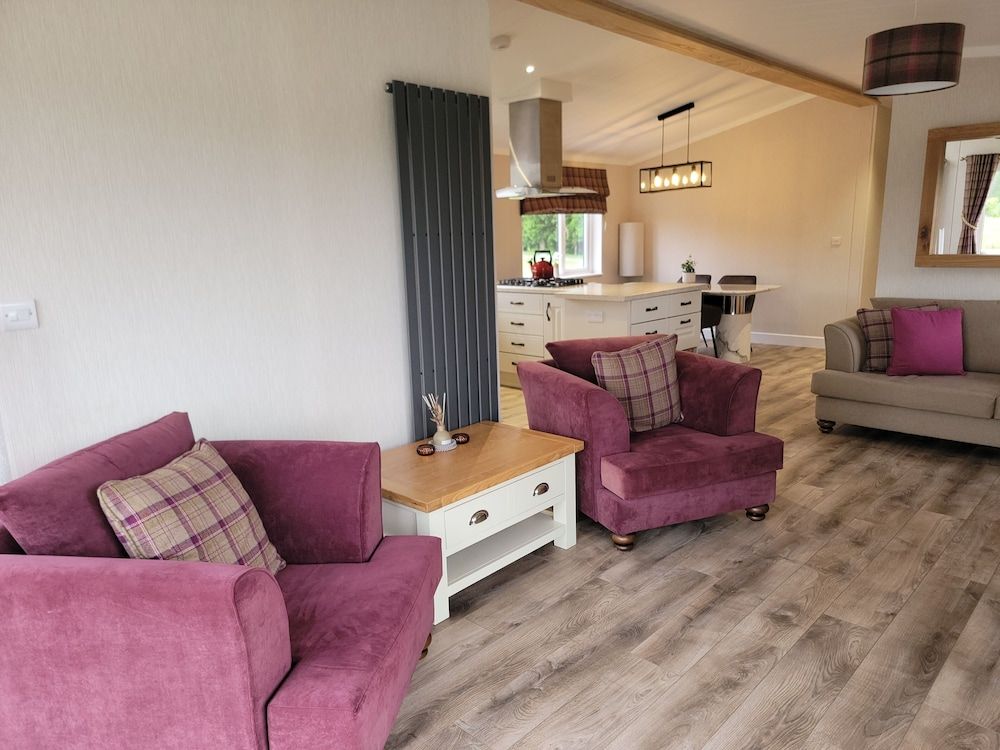Luxury 2-bed Lodge in Routh, Sleeps 4 With Hot Tub Cabin 15