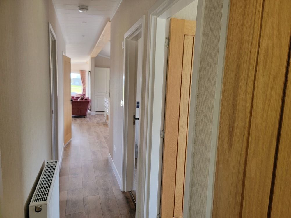 Luxury 2-bed Lodge in Routh, Sleeps 4 With Hot Tub Cabin 17