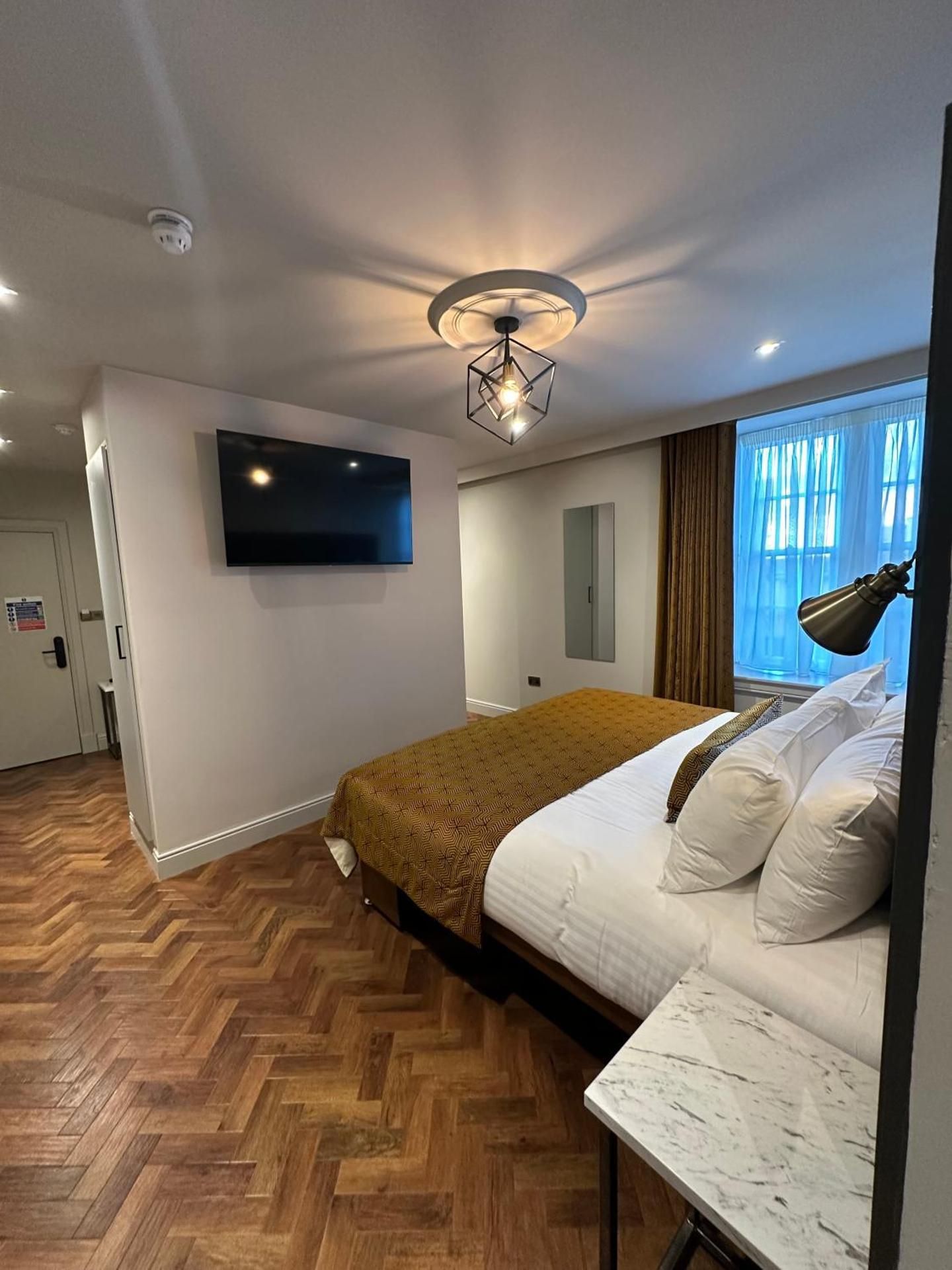 King or Twin Suite (with Bath)