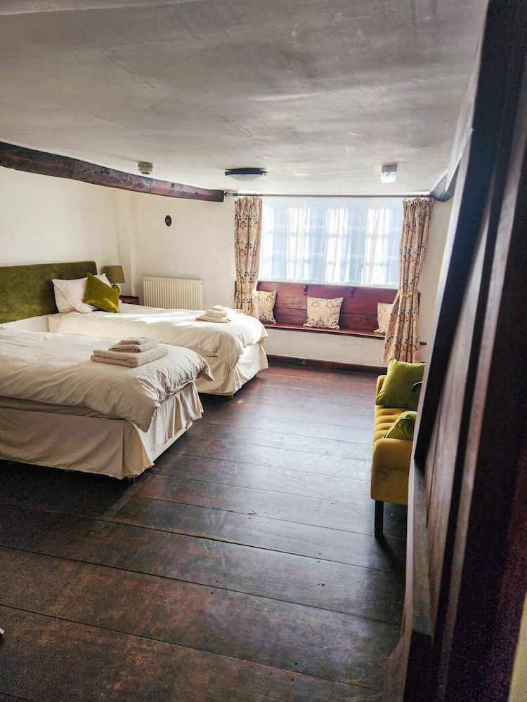The New Inn Deluxe Double Room, Private Bathroom 6