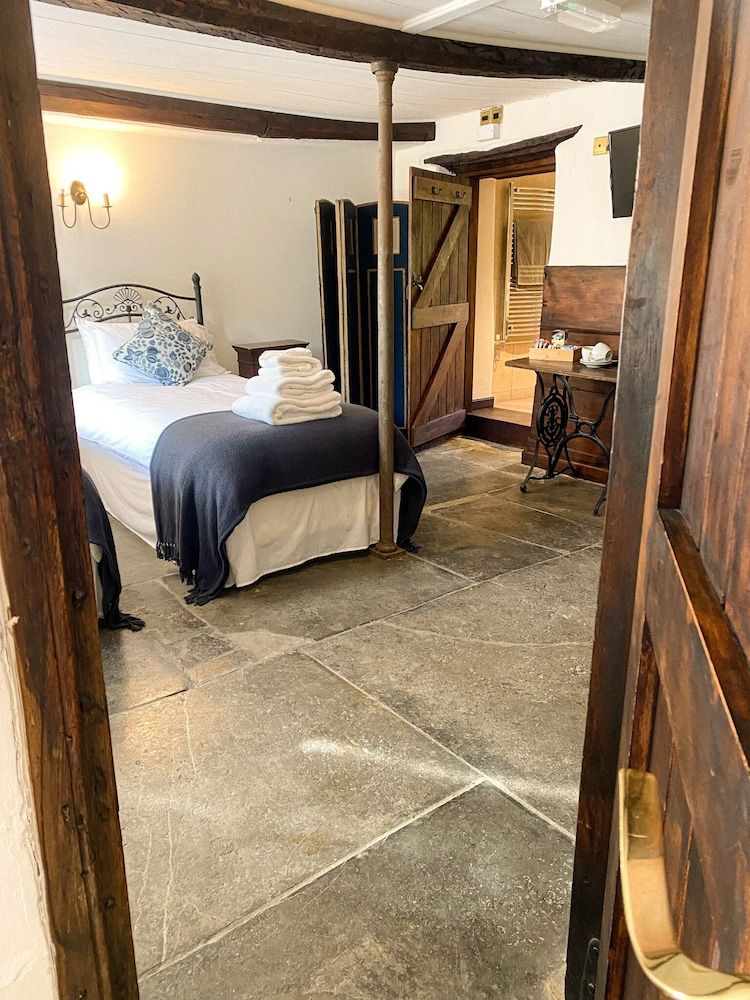 The New Inn Comfort Twin Room, Private Bathroom 10