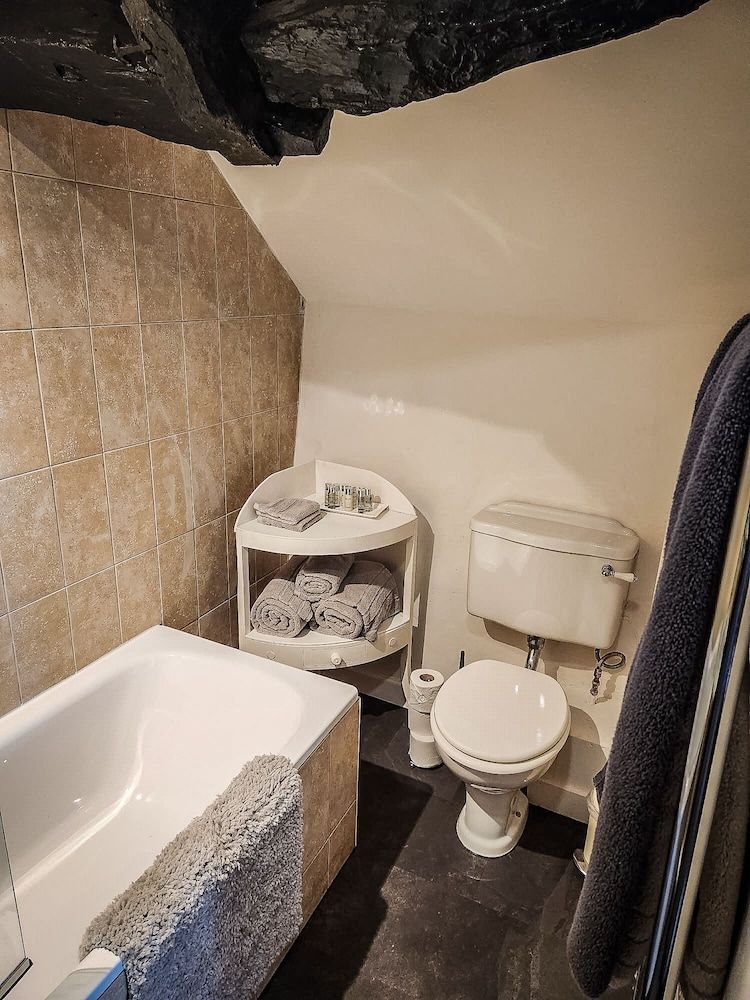 The New Inn Deluxe Double Room, Ensuite 6