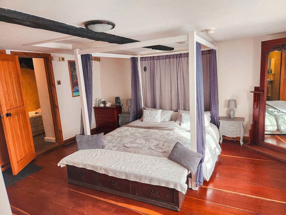 The New Inn Deluxe Double Room, Ensuite 3