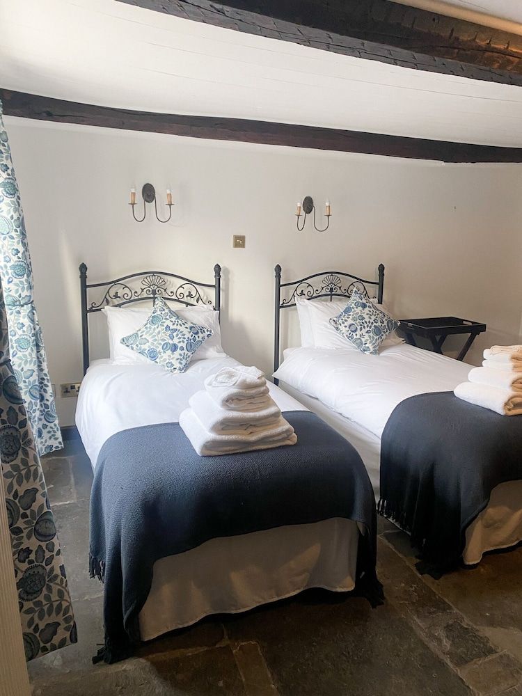 The New Inn Comfort Twin Room, Private Bathroom 4