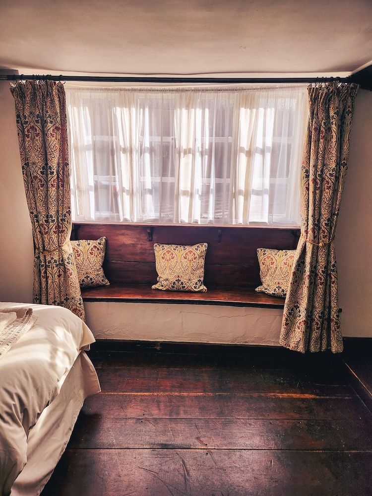 The New Inn Deluxe Double Room, Private Bathroom 9