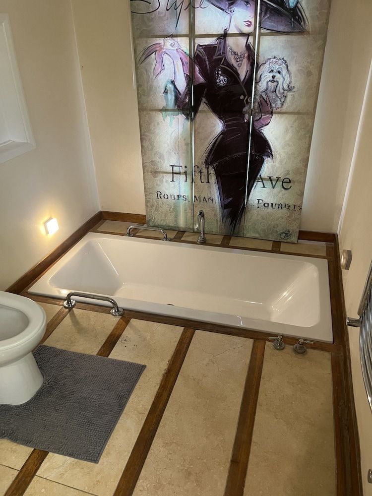 Beverley Budget Inn Superior Suite, Ensuite, Garden View (Room 3 ) 8