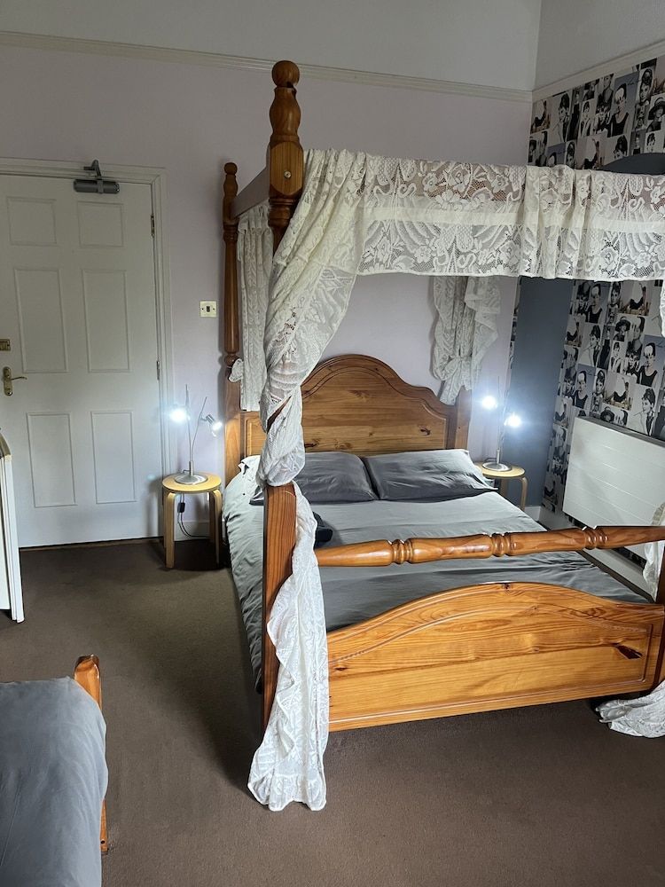 Beverley Budget Inn Superior Suite, Ensuite, Garden View (Room 3 )