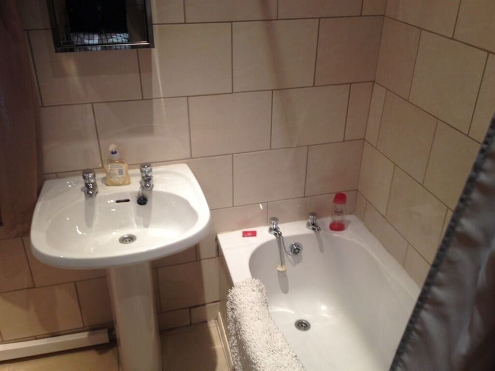 Beverley Budget Inn Economy Single Room, Garden View 3