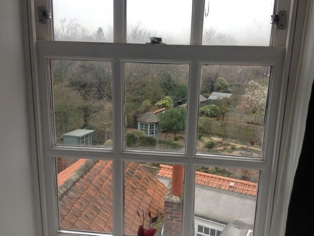 Beverley Budget Inn Economy Single Room, Garden View 2