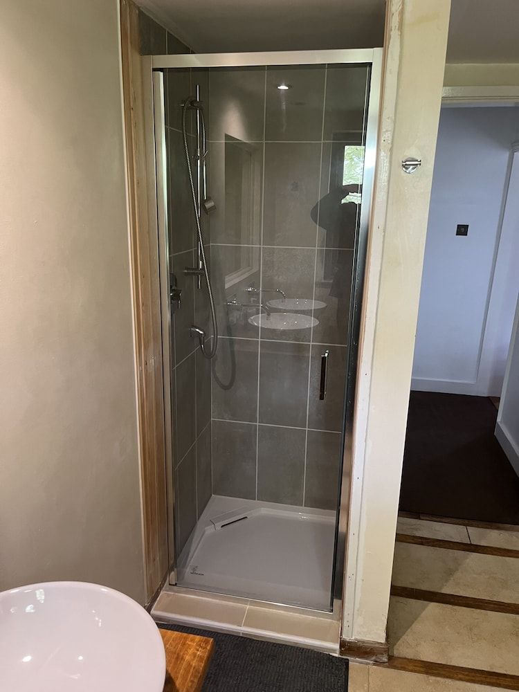 Beverley Budget Inn Superior Suite, Ensuite, Garden View (Room 3 ) 7