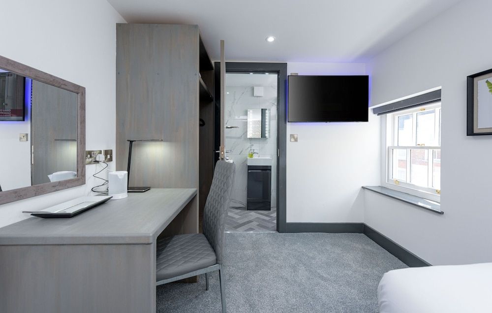 The Stanley Hotel Deluxe Single Room, Ensuite 4