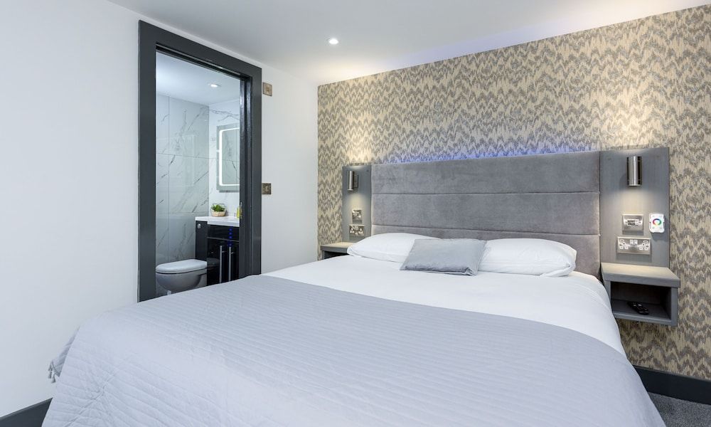 The Stanley Hotel Deluxe Double Room, Ensuite 7