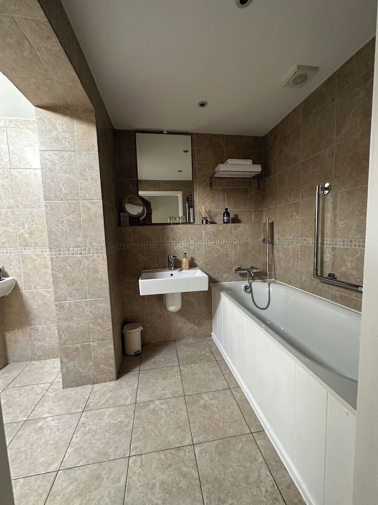 The Prince of Wales Superior Double Room 2