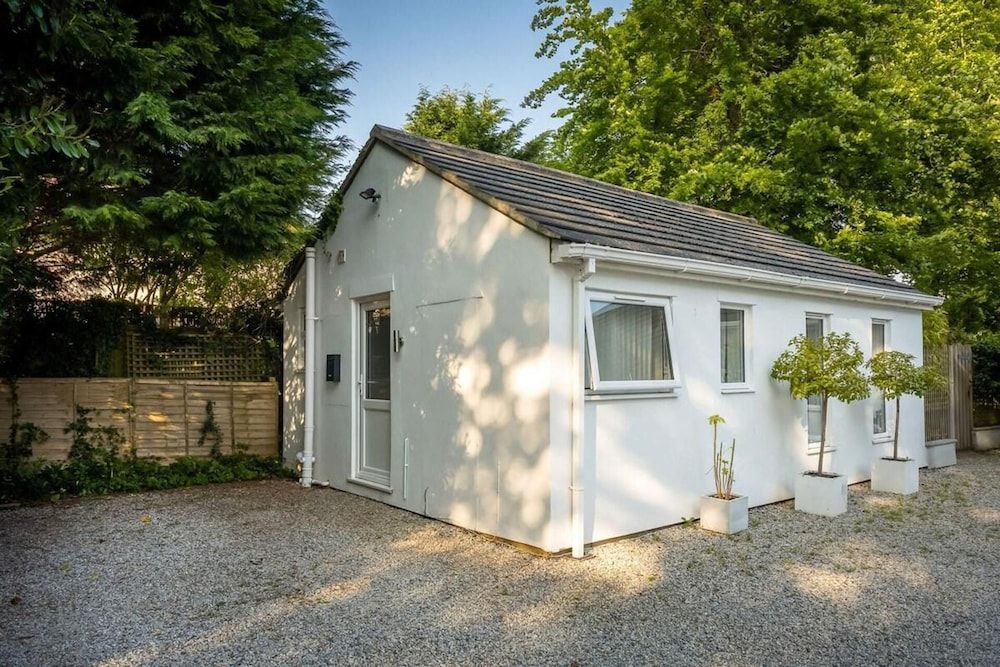 Cozy City Retreat in Bristol With Parking & Patio