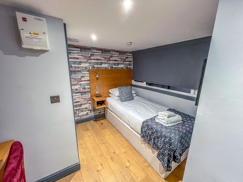 No. Twenty Hotel & Bar Comfort Single Room, Ensuite, City View 2