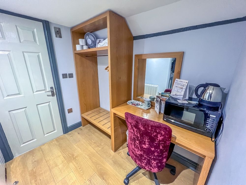 No. Twenty Hotel & Bar Comfort Single Room, Ensuite, City View 5