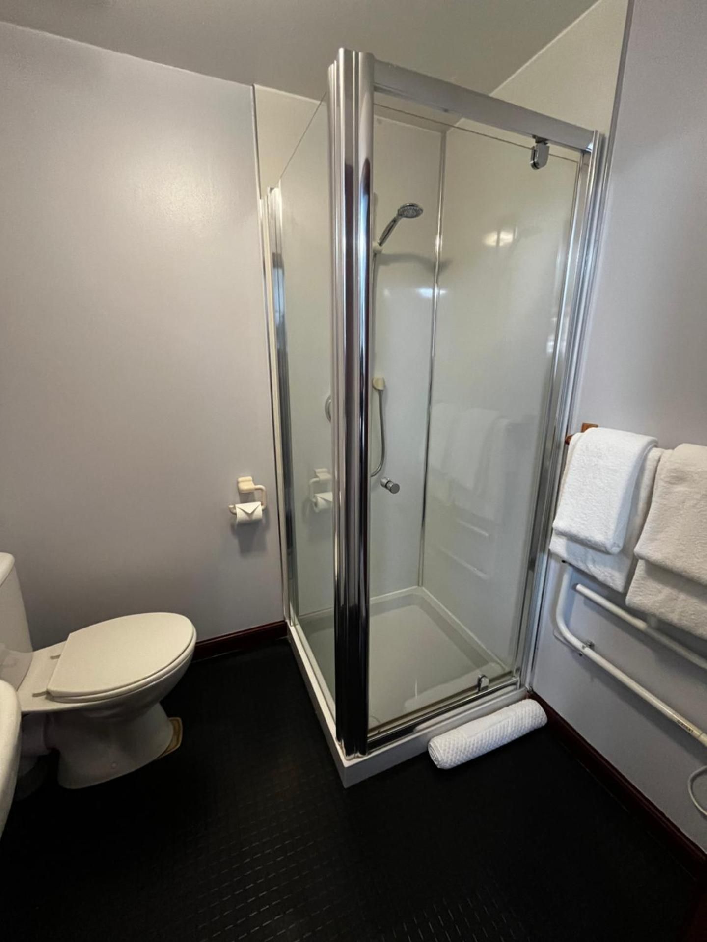 The Stag Hotel Twin Room with Private Bathroom 2