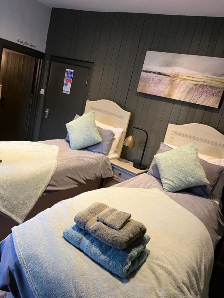 Twin Room, Private Bathroom
