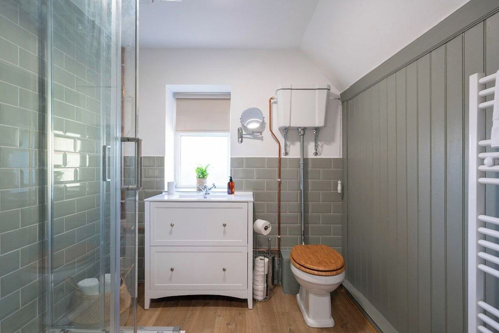 The Buddle Inn Room, 1 King Bed 3