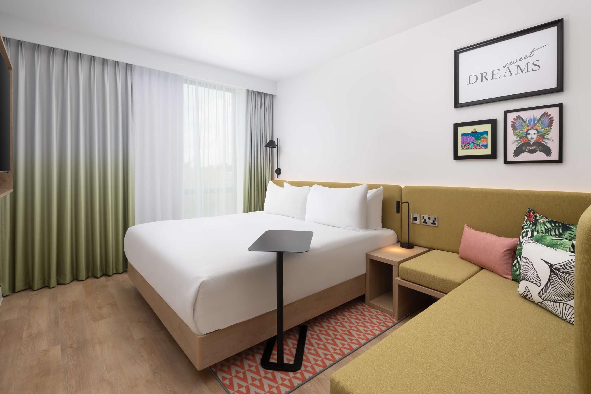 Hampton by Hilton Nuneaton King Room