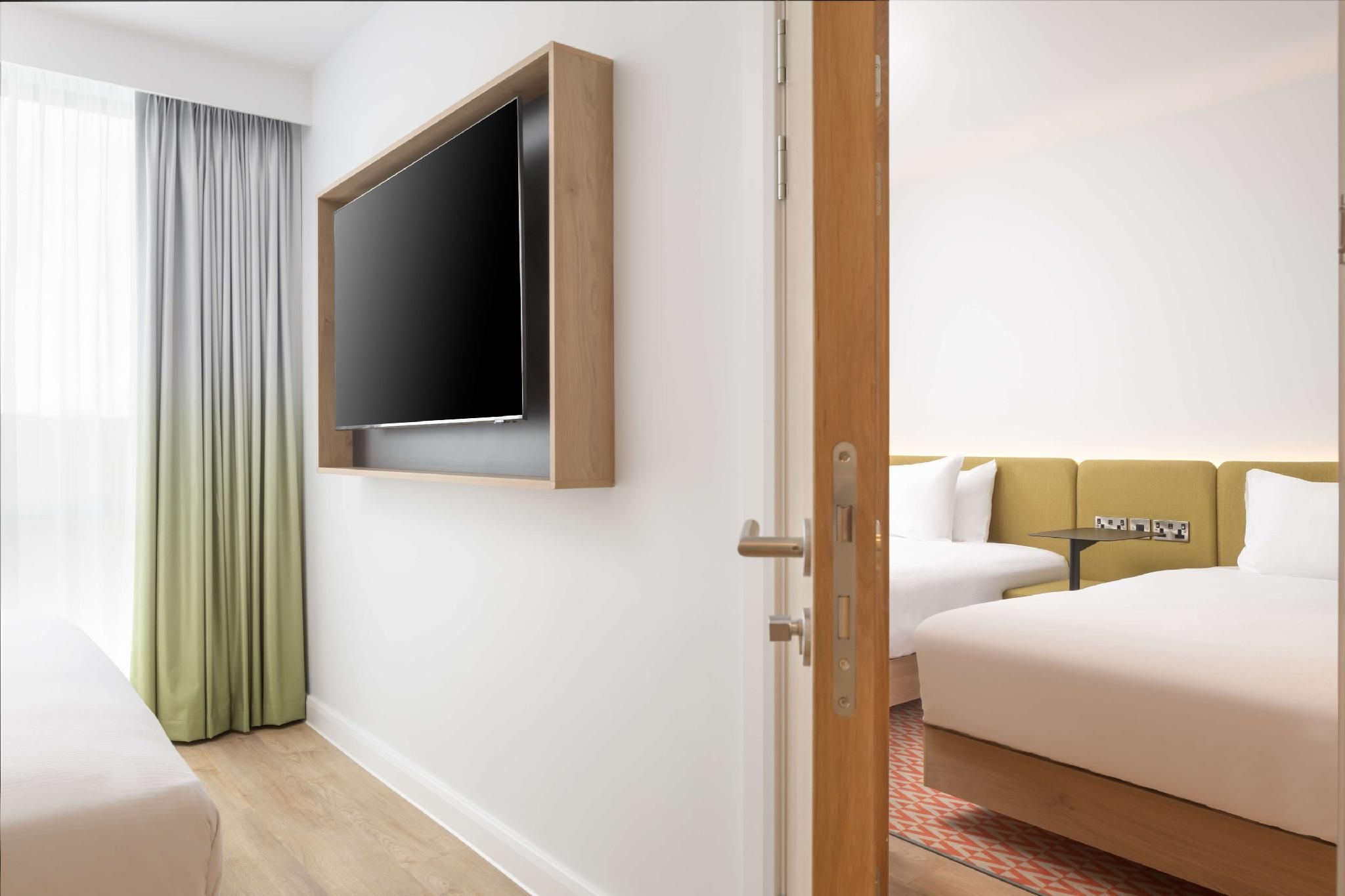 Hampton by Hilton Nuneaton King Family Connecting Room 3