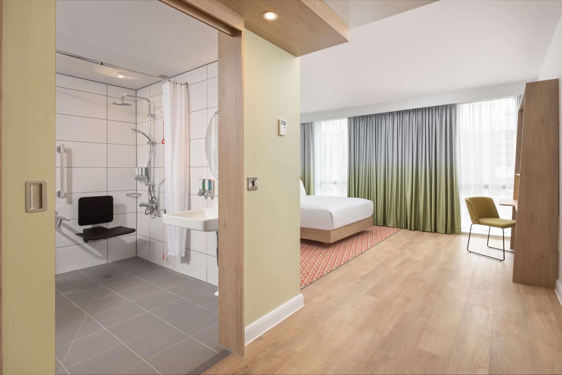 King Accessible Room 