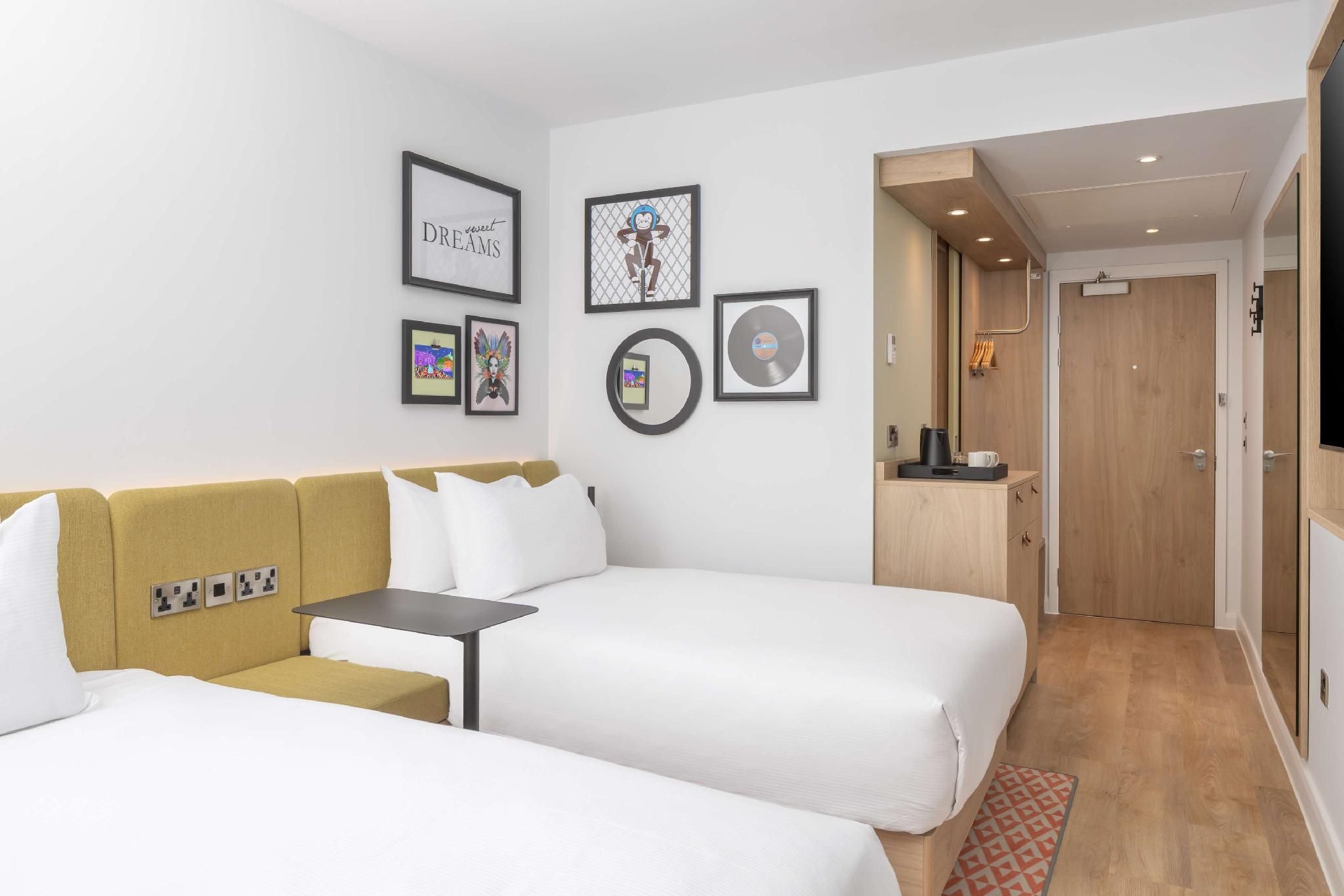 Hampton by Hilton Nuneaton Twin Room 2