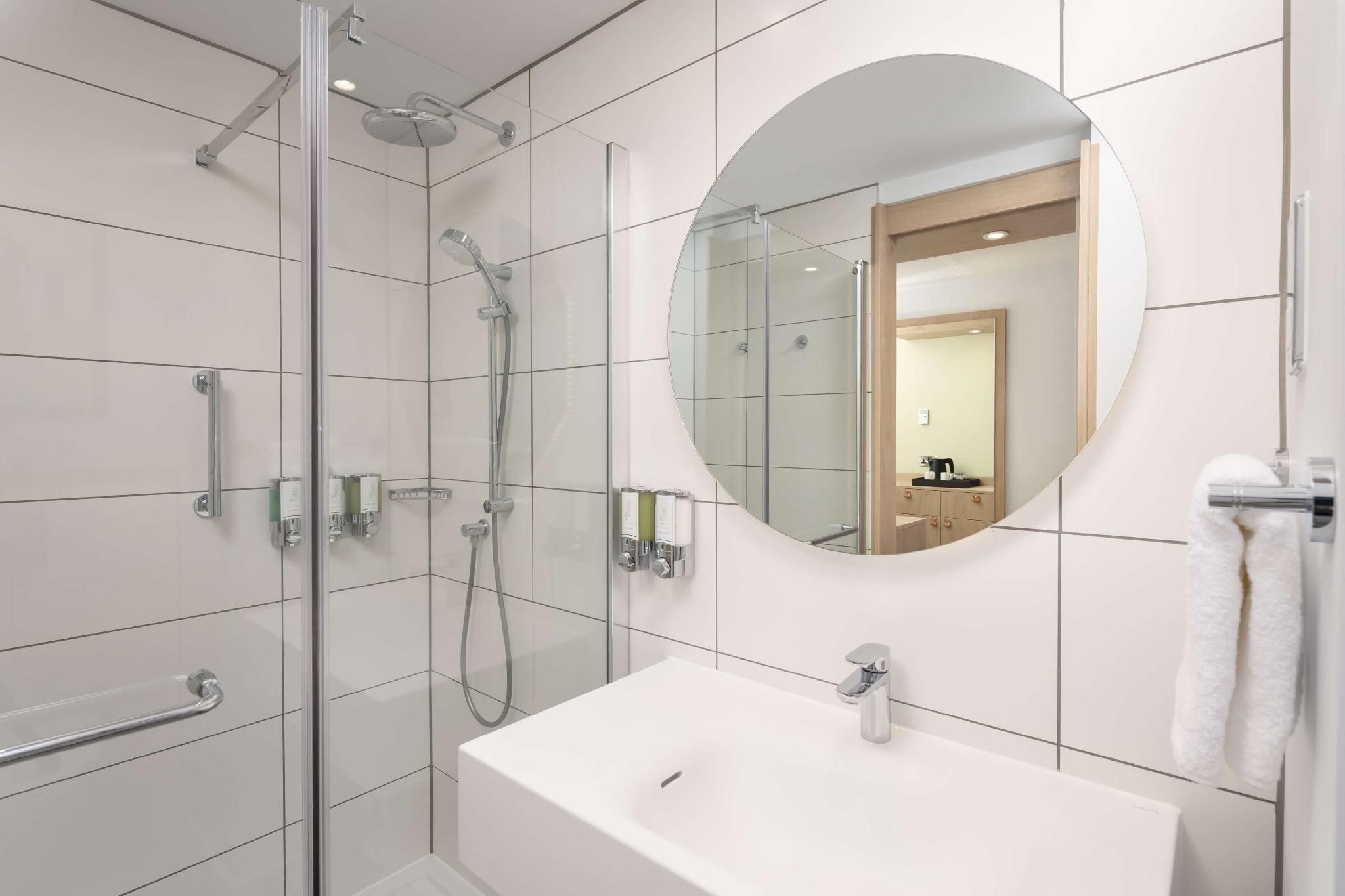 Hampton by Hilton Nuneaton Twin Room 3