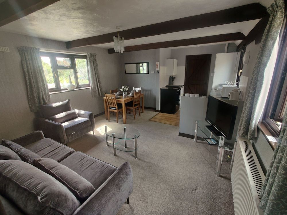 Birds Farm Cottage, 2 Bedrooms 5