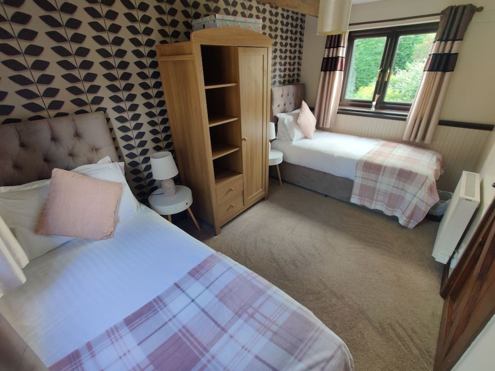 Birds Farm Apartment, 2 Bedrooms 2