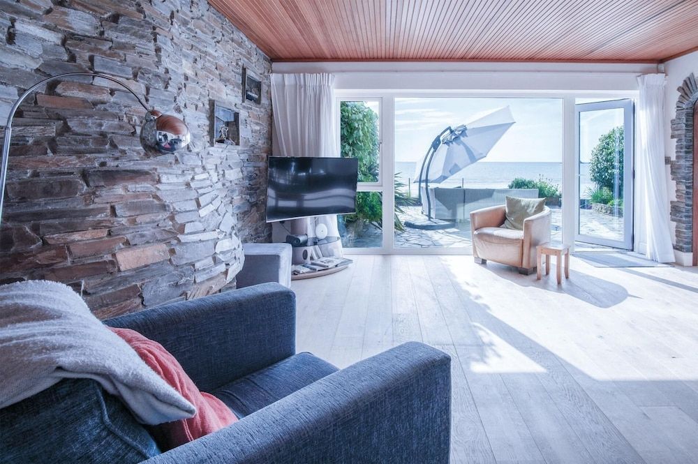House (5 Bedrooms)