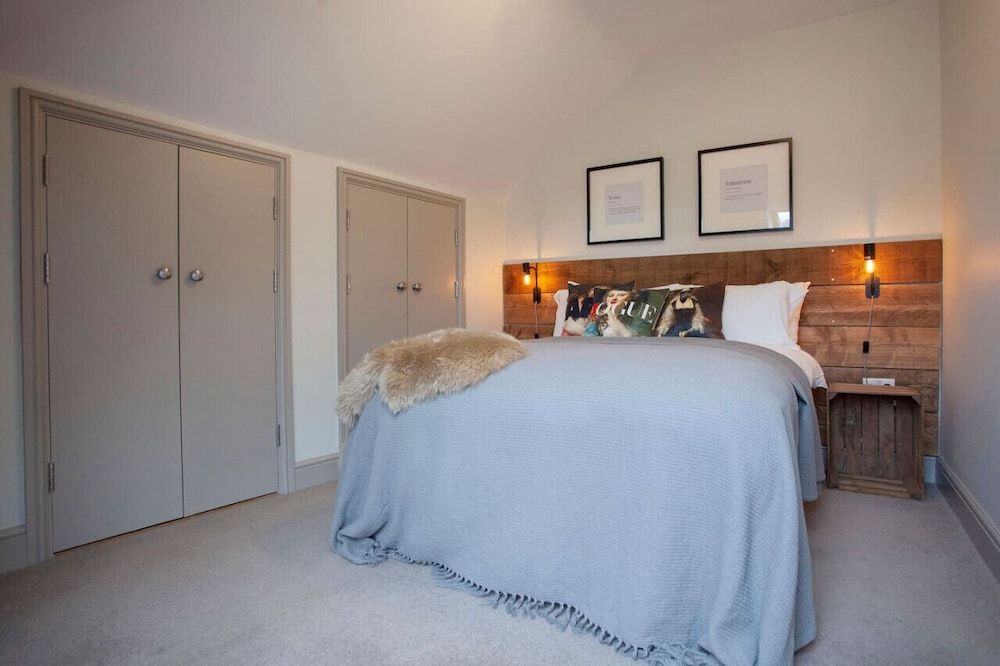 Cabot Mews 32
