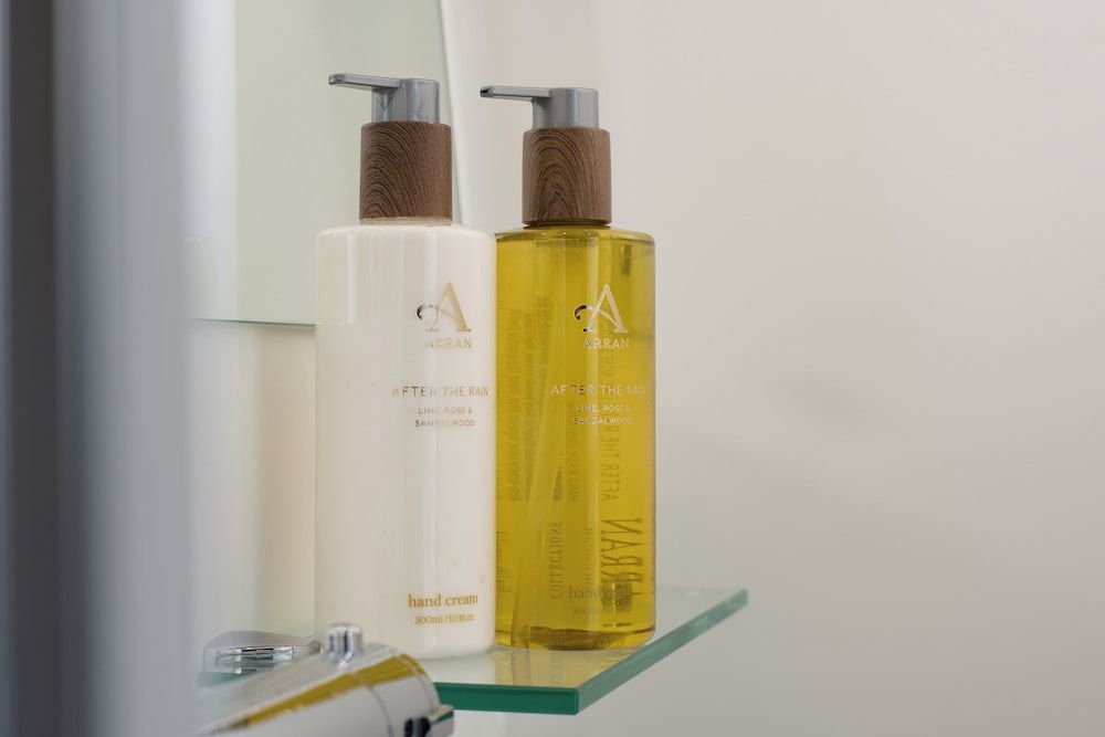 Luxurious Snug With Hottub Which Sleeps-2 in Fife Cabin 6