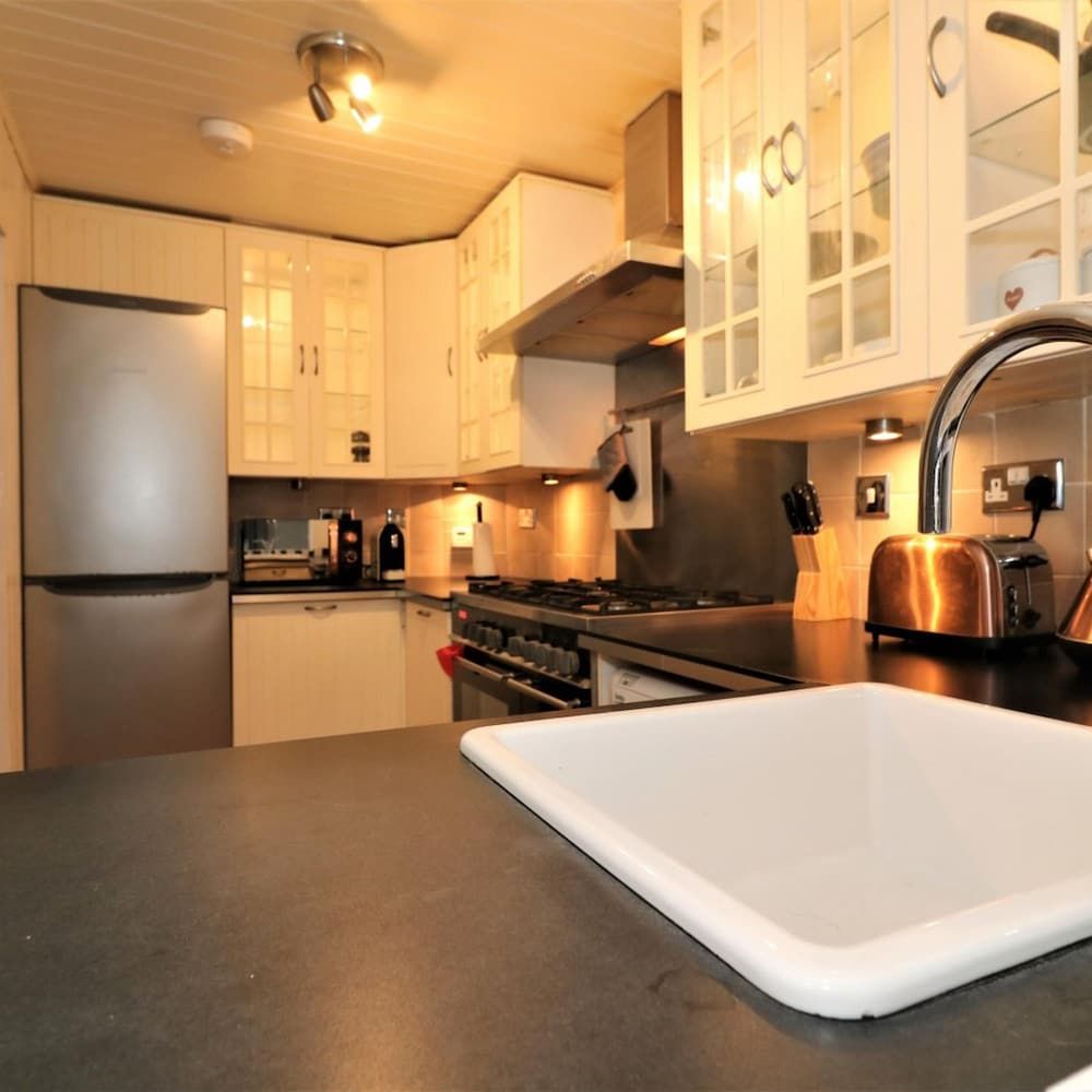 Shield House - Govan Apartment, Smoking 14