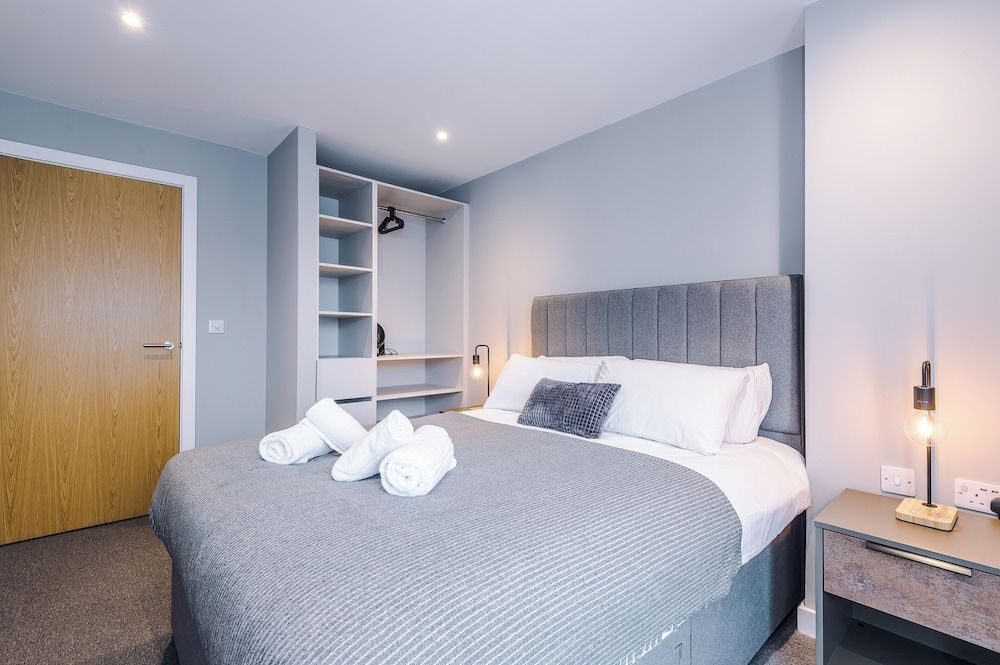 Premium Apartment, 1 King Bed, Kitchen, Courtyard View