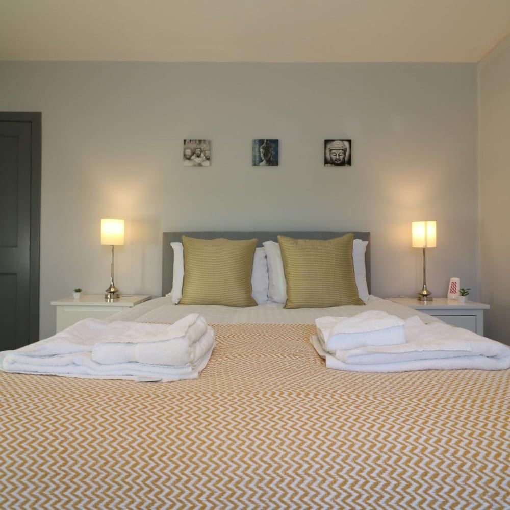 Burnbank House - Hamilton Apartment