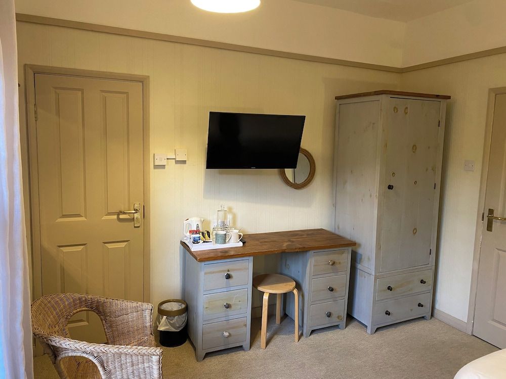 Durdle Door Hotel Standard Twin Room 3