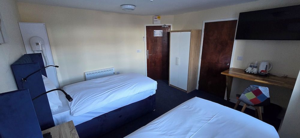 The Carmichael - Hull City Centre Standard Twin Room 2