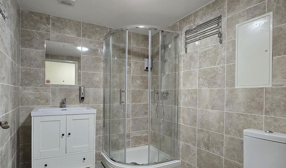 The Carmichael - Hull City Centre Standard Twin Room 11